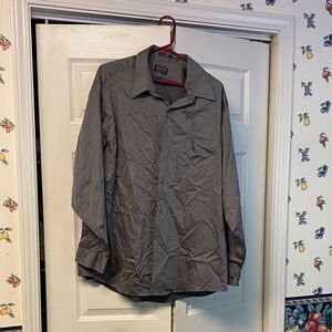 Men's Gray Button-Up Shirt